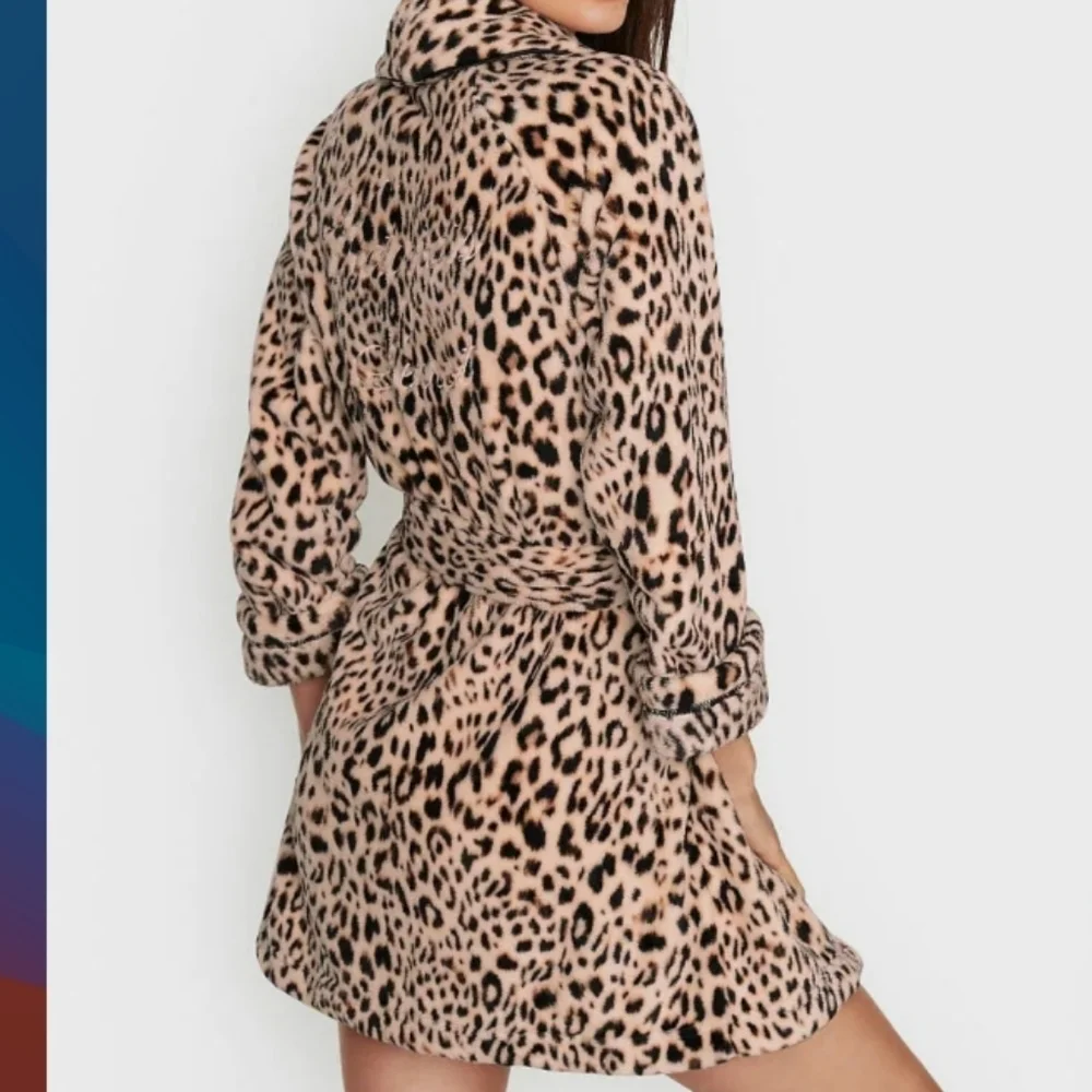 Victoria's Secret (Size M/L) Animal Print Plush Fleece Slip Pockets Belted Robe